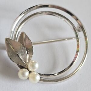 Vintage Krementz brooch circle leaves silver tone pin leaf nature classic